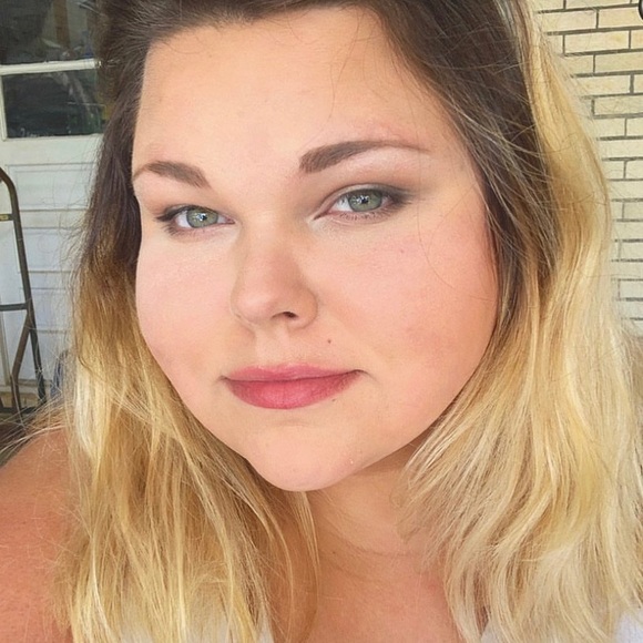 Meet your Posher, Lindsey - Picture 1 of 1